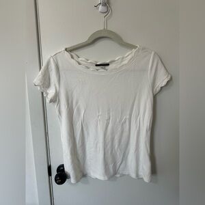 T Tahari White Short Sleeve Scallop Tee